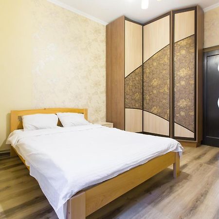 Квартира Подобово Біля Площі Ринок Вулиця Староєврейська 17 Leópolis Exterior foto