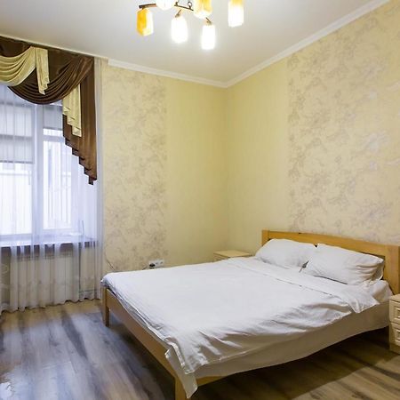 Квартира Подобово Біля Площі Ринок Вулиця Староєврейська 17 Leópolis Exterior foto