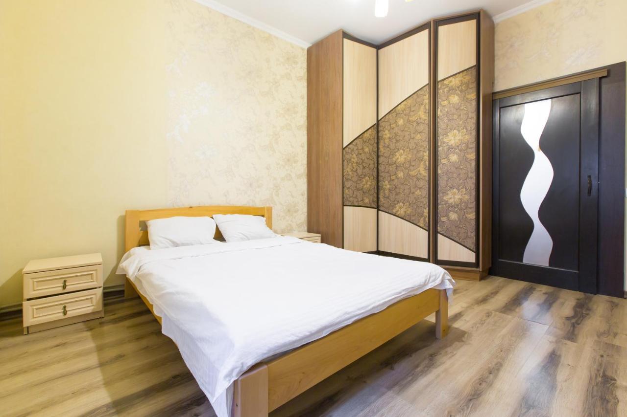 Квартира Подобово Біля Площі Ринок Вулиця Староєврейська 17 Leópolis Exterior foto